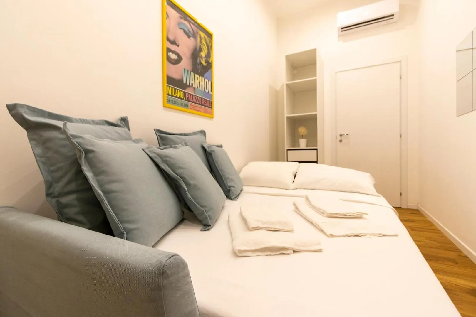 Loft Luxury Design- Apt With 2 Bedrooms -Wifi Ultra-5Min Metro Milan Italy