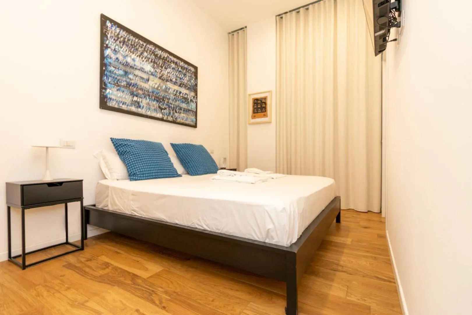 Loft Luxury Design- Apt With 2 Bedrooms -Wifi Ultra-5Min Metro Milan Apartment