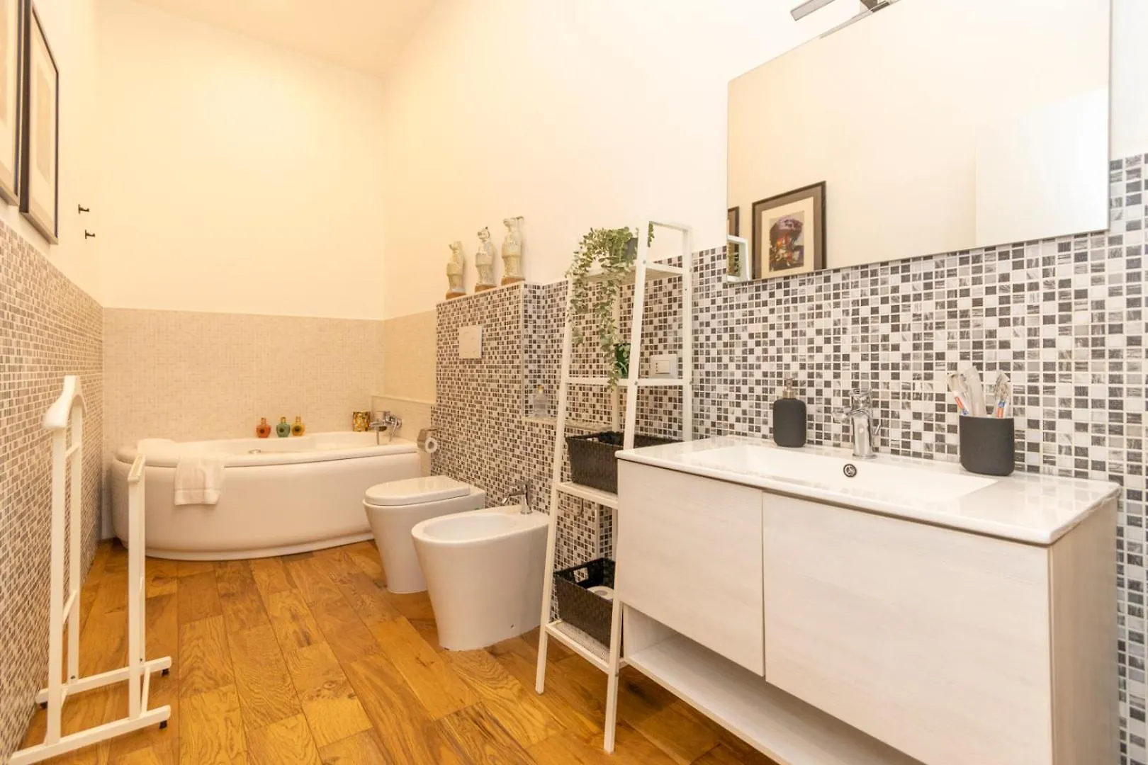 Loft Luxury Design- Apt With 2 Bedrooms -Wifi Ultra-5Min Metro Milan Italy