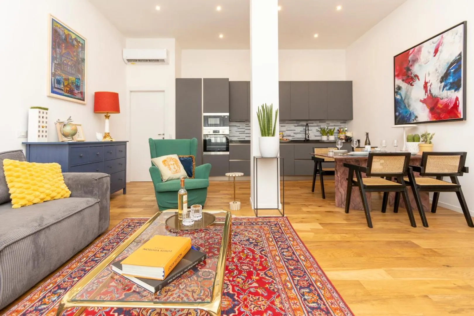 Loft Luxury Design- Apt With 2 Bedrooms -Wifi Ultra-5Min Metro Milan 0*,  Italy