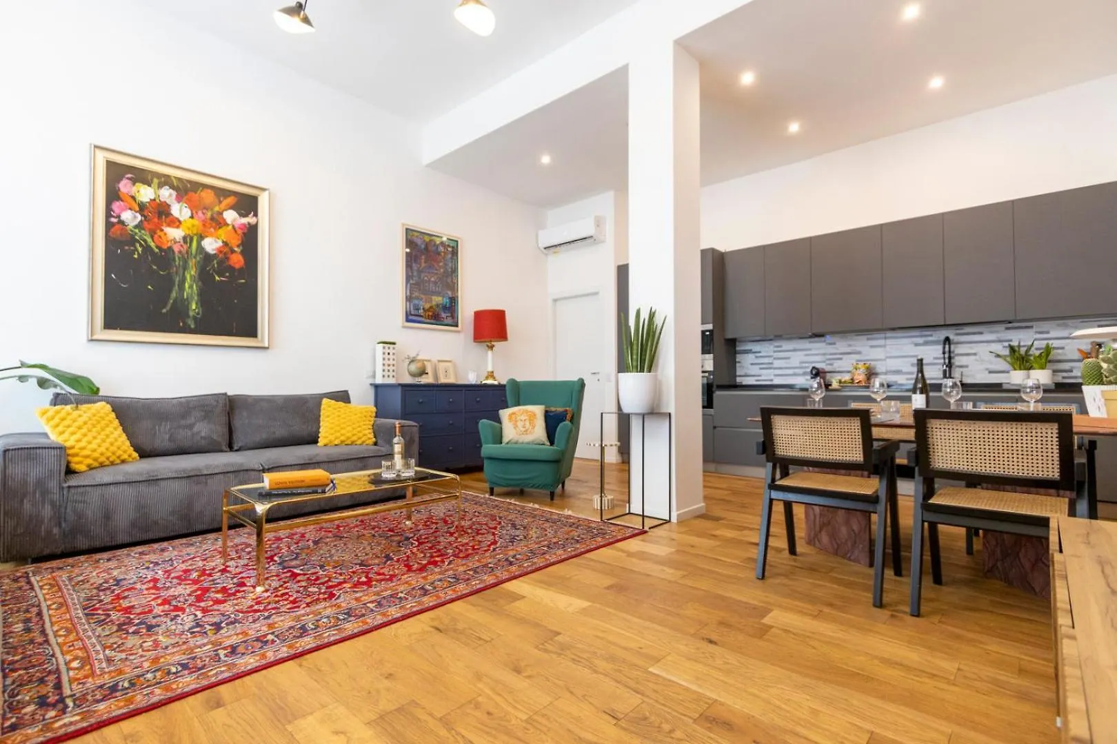 Loft Luxury Design- Apt With 2 Bedrooms -Wifi Ultra-5Min Metro contacts